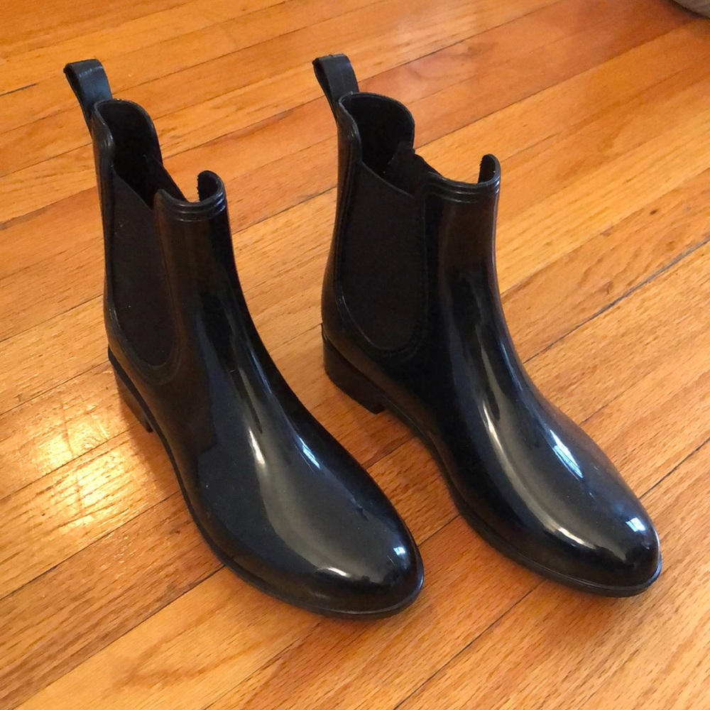 Black rubber pull on rain boots, size 8